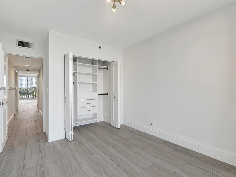 1000 Island Blvd #707 — Photo 32