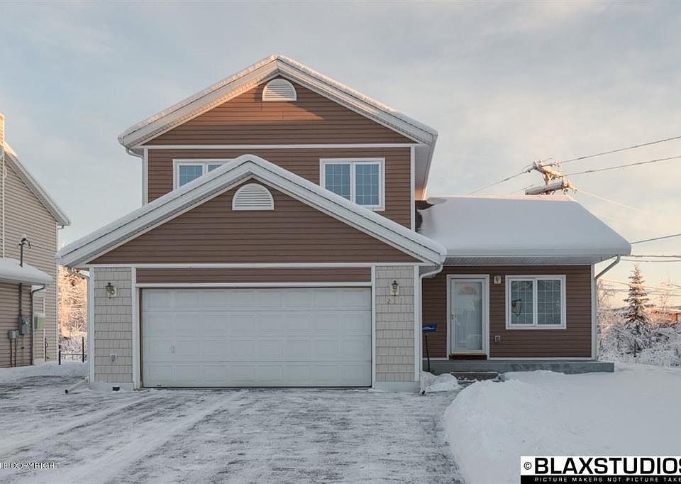1st image of 221 Palace Cir