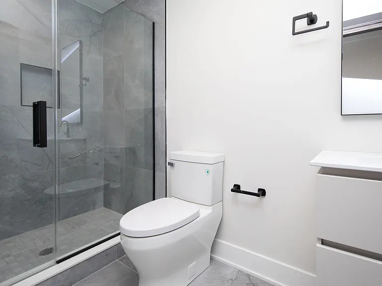 2541 Turner St — Photo 37