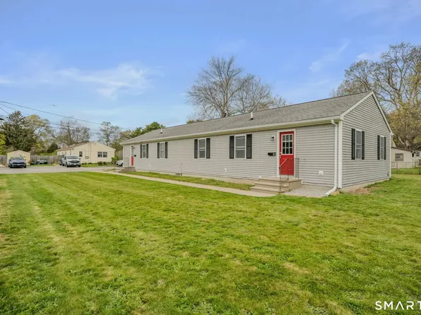 4 York Ct, Groton, CT 06340