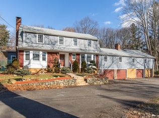 135 Rimmon Rd, Woodbridge, CT 06525