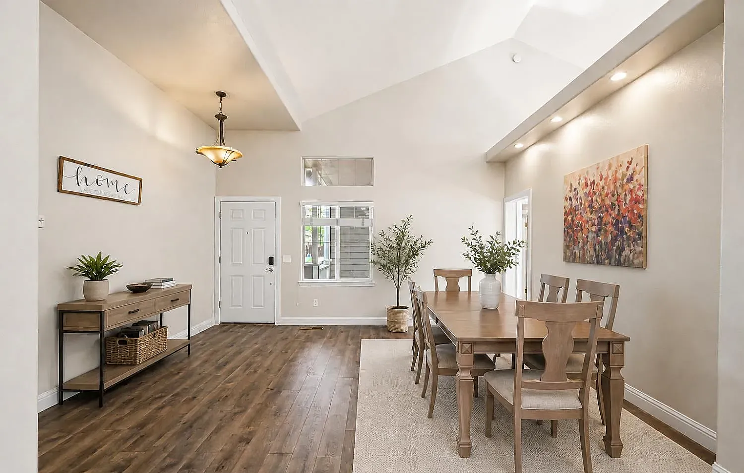 4 bed, 2156 sqft, $3,950 — Photo 4