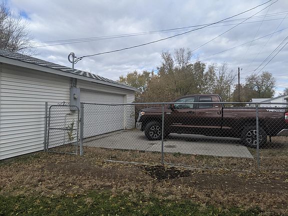 5th image of 313 N 15th St E