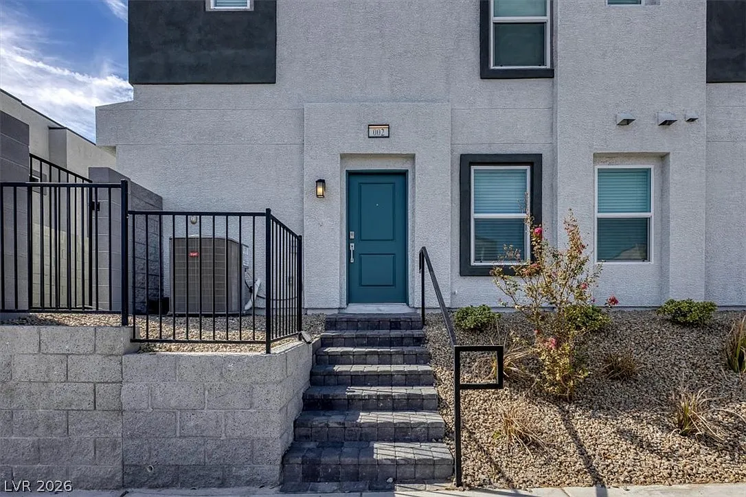 2 bed, 2.5 bath, 1244 sqft, $1,900 — Photo 2