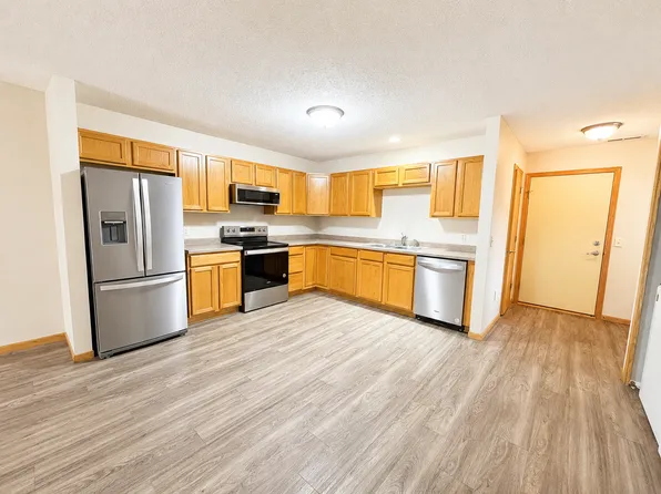 1627D Gunston Dr, New Richmond, WI