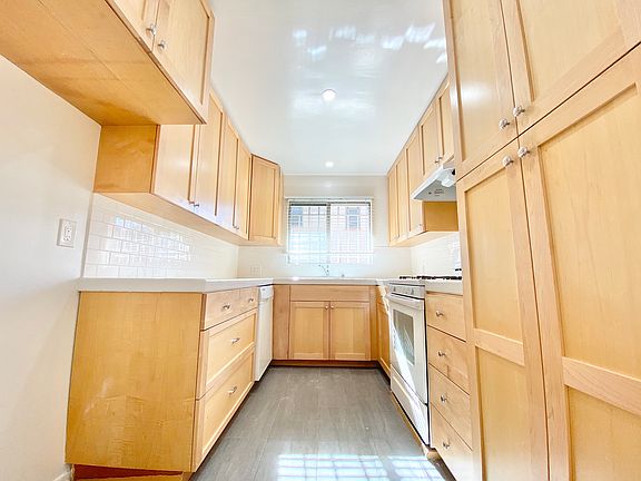 3rd image of 925 S Holt Ave #3