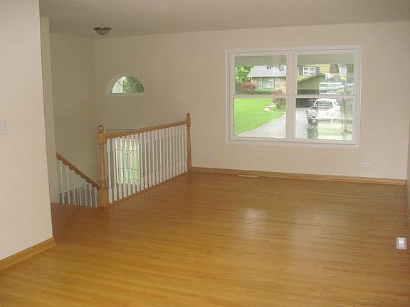 3rd image of 18136 W Valley Dr