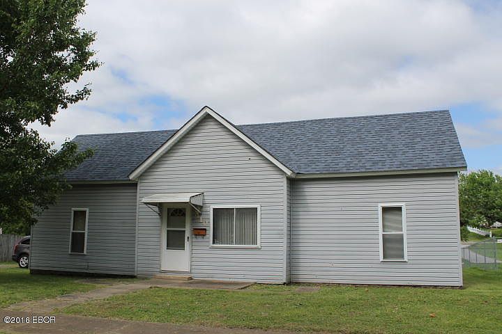 1st image of 910 Jefferson Ave