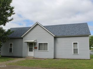 910 Jefferson Ave, Johnston City, IL 62951