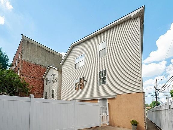 3rd image of 1 Gardner Ave
