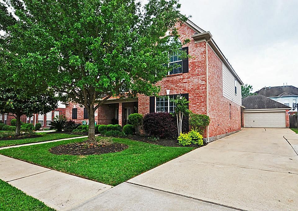 Harder to find these days, over-sized (2.5 car), detached garage on double driveway. Walk to schools, pool and nature trails.