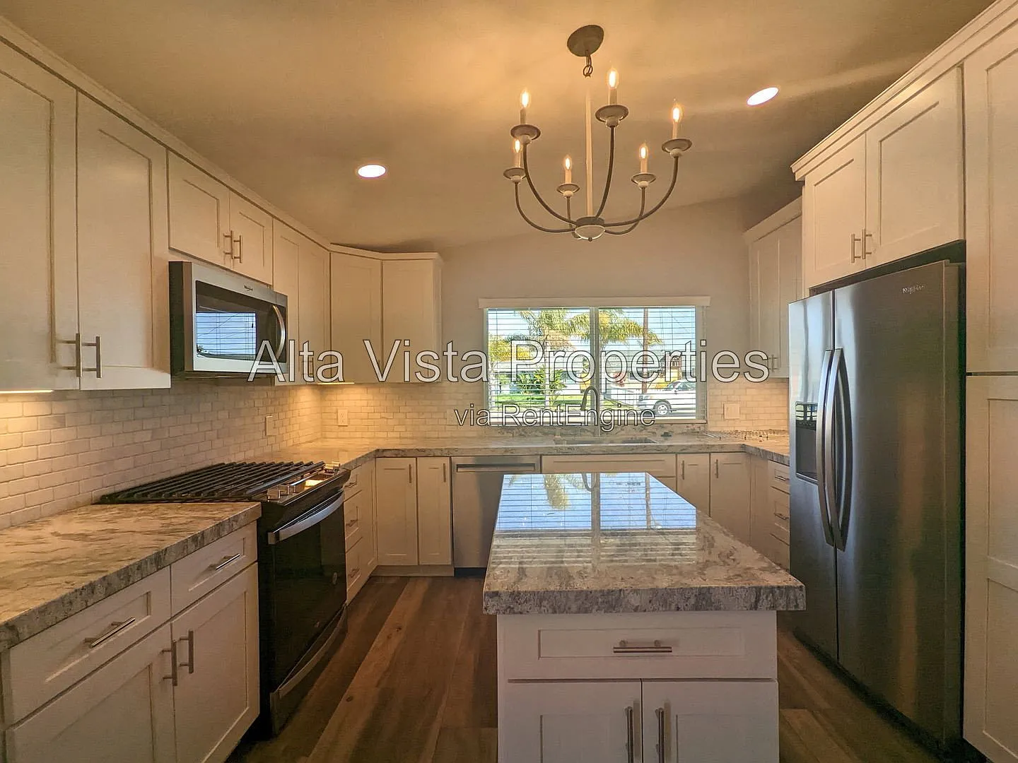 3 bed, 2.0 bath, 1232 sqft, $3,995 — Photo 2