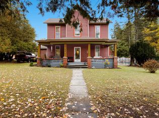 8195 5th St, Onekama, MI 49675