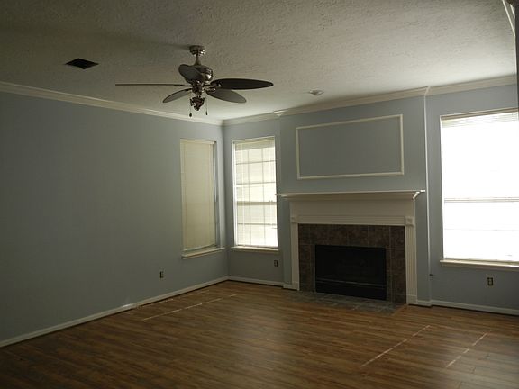 3rd image of 2101 Zavalla Cir