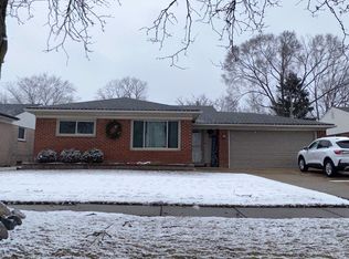 18023 Fairwood Dr, Clinton Township, MI