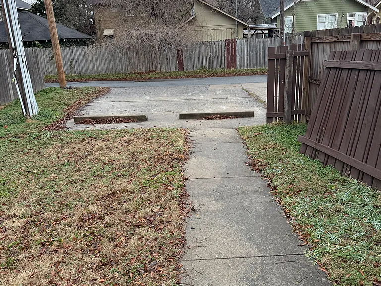 409 W 4th St — Photo 3