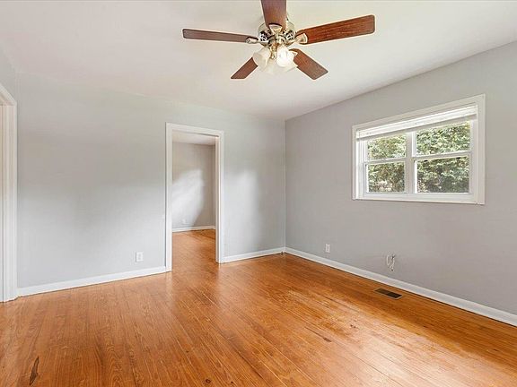 4th image of 410 W 5th Ave