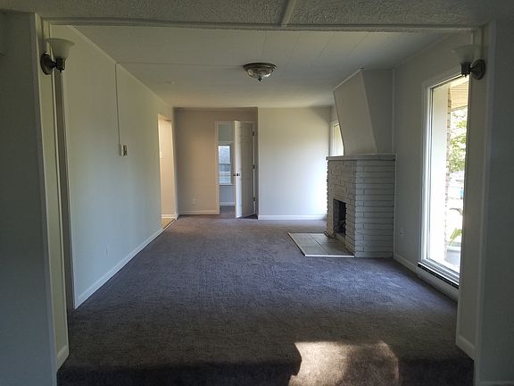 2nd image of 1 NE Circle Dr