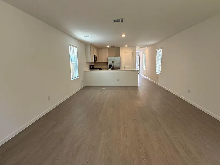 912 Pertuso Ln — Photo 7