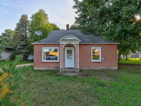 2128 Burton Dr, Zeeland, MI 49464