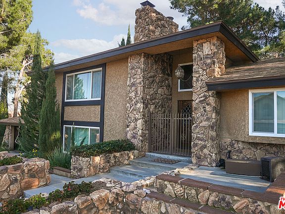 3rd image of 42060 Parkmont Dr