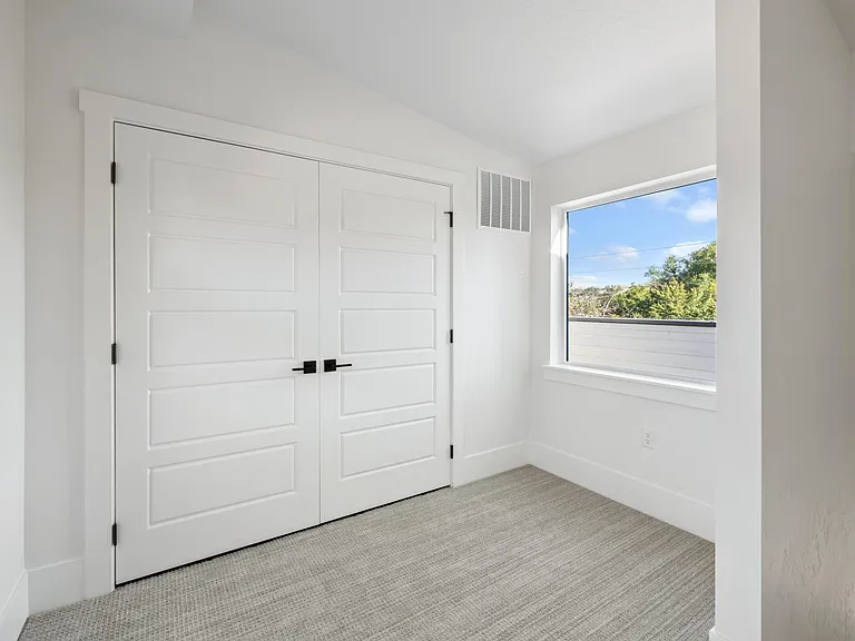 2931 W Jordan St — Photo 15