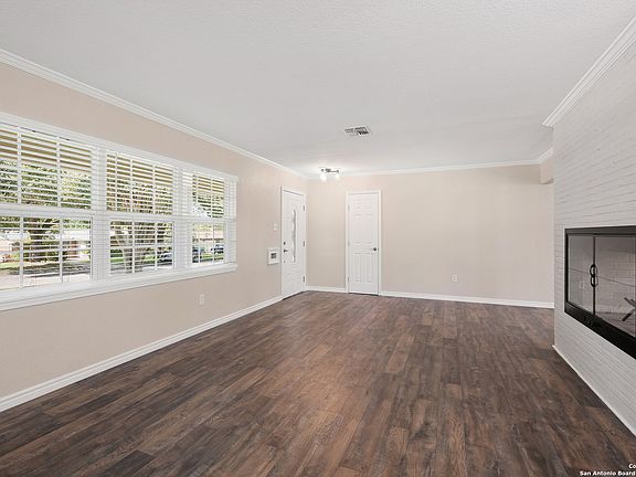 4th image of 538 WOODCREST DR