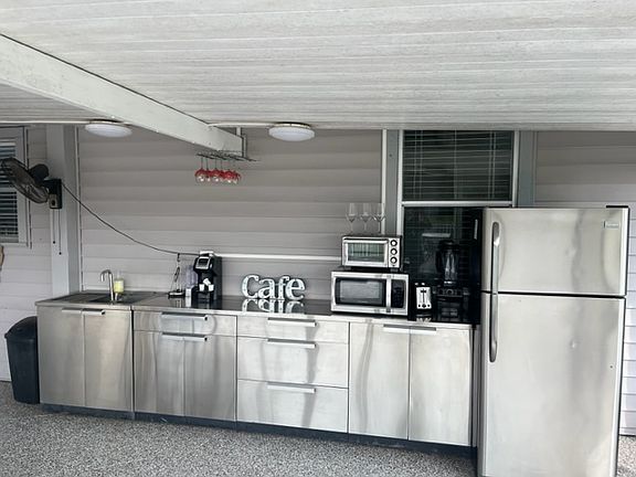 outdoor kitchen
