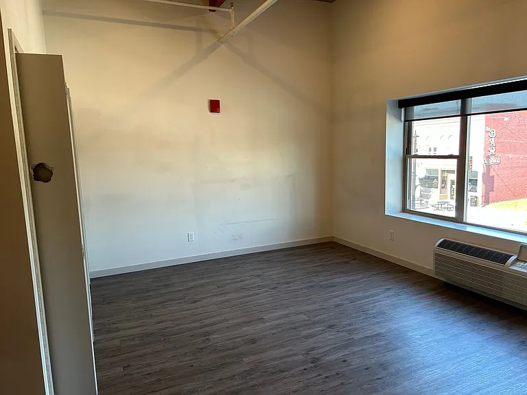 101 Main St S #214 — Photo 4