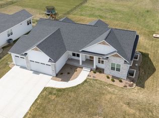 3149 Windsor Dr, Robins, IA 52328