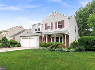 37 Stratford Ln, Mount Laurel, NJ 08054