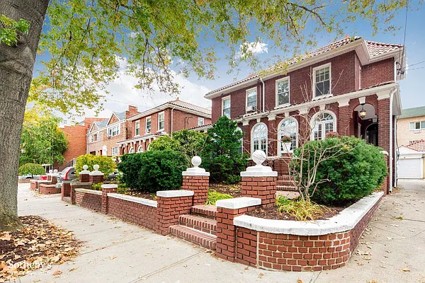 Sold by Sotheby's International Realty | media 1