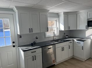 11 Kathy Ann Dr APT A, Narragansett, RI 02882