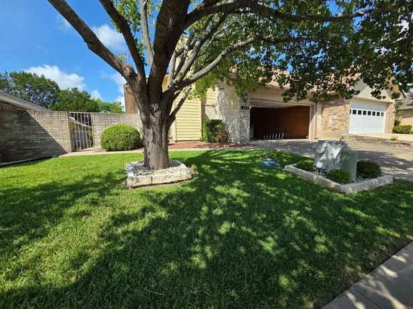 445 Florian Dr, Kerrville, TX 78028
