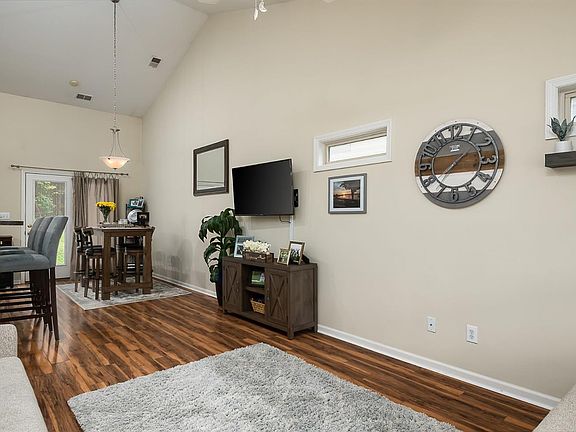 4th image of 236 Long Branch Ln