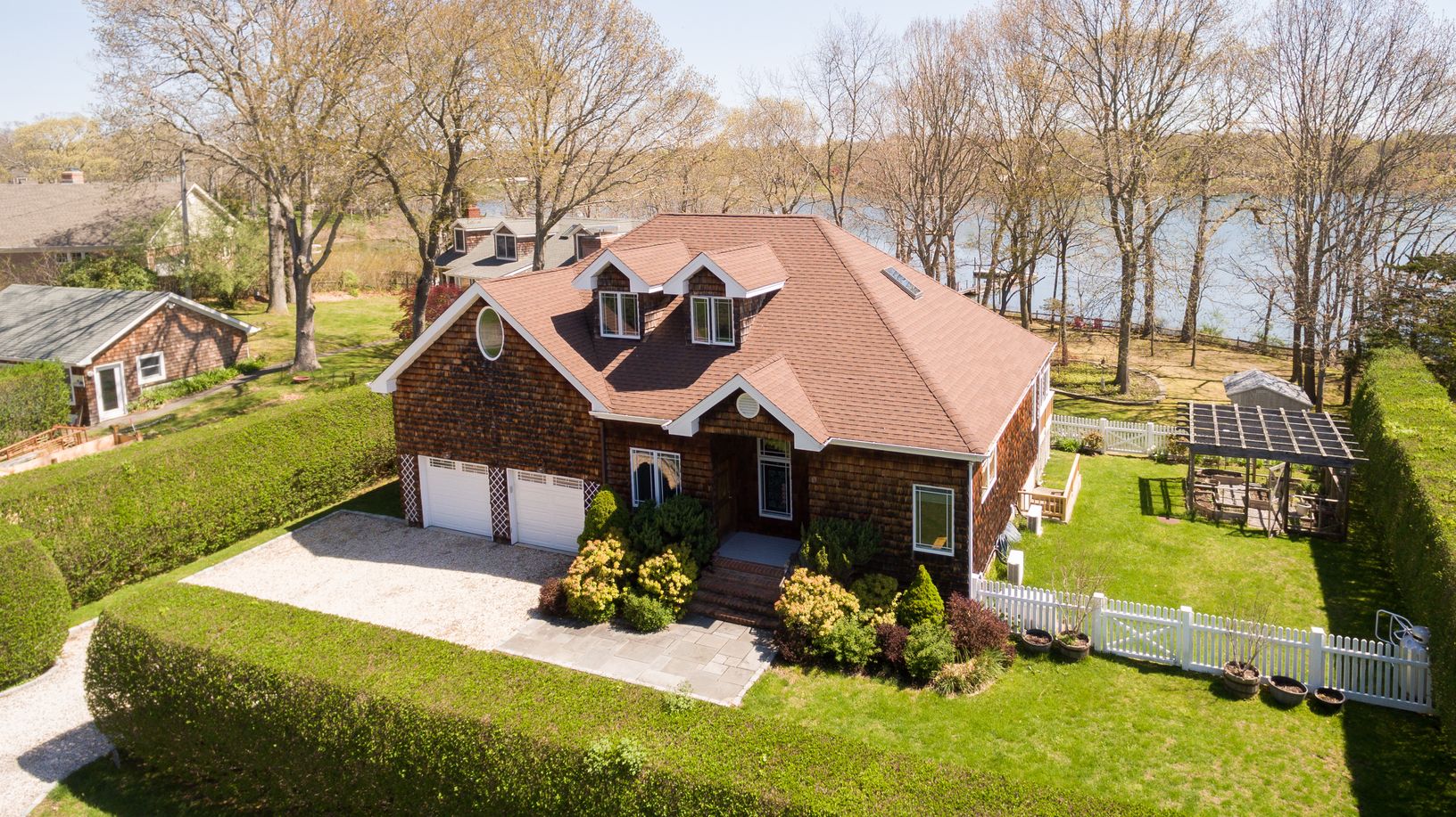  Privacy hedge surround