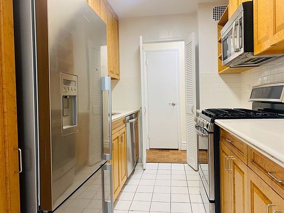 4th image of 420 E 79th St #8BB