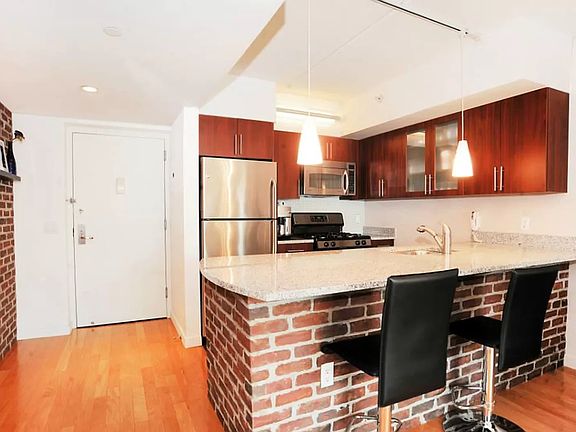 3rd image of 555 W 23rd St APT N10l
