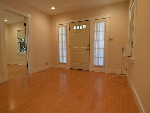 5th image of 936 W Julian St