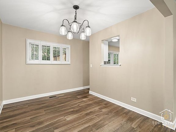 5th image of 924 Thornton Ln