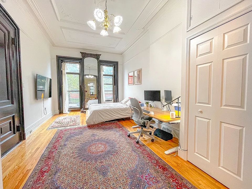 1st image of 130 Macon St APT 2
