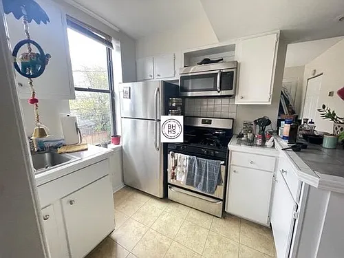 1645 W Wabansia Ave Photo 1