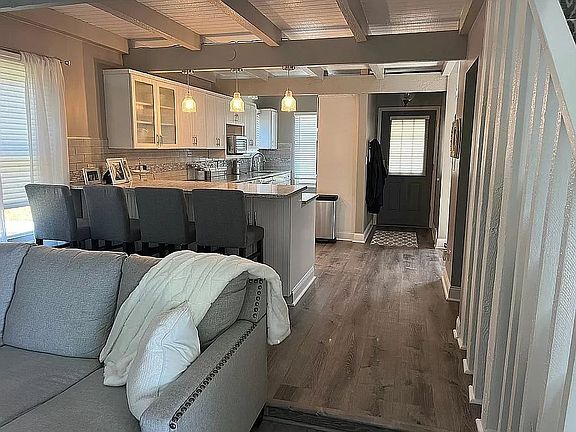 5th image of 224 NE Bayview Dr