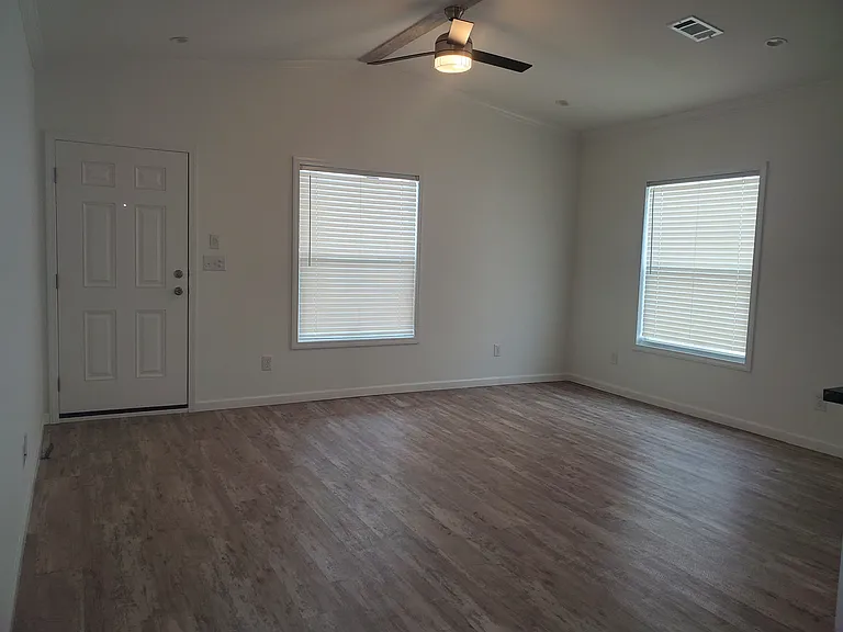 719 Chalet Ave — Photo 3