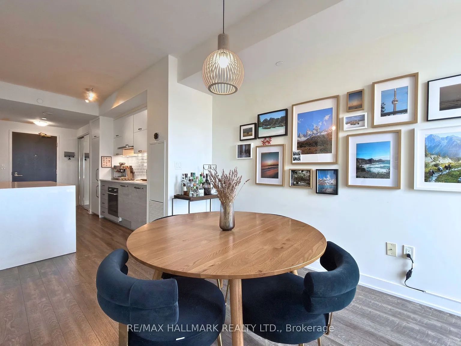 TEN93 Queen West Condos — Photo 3