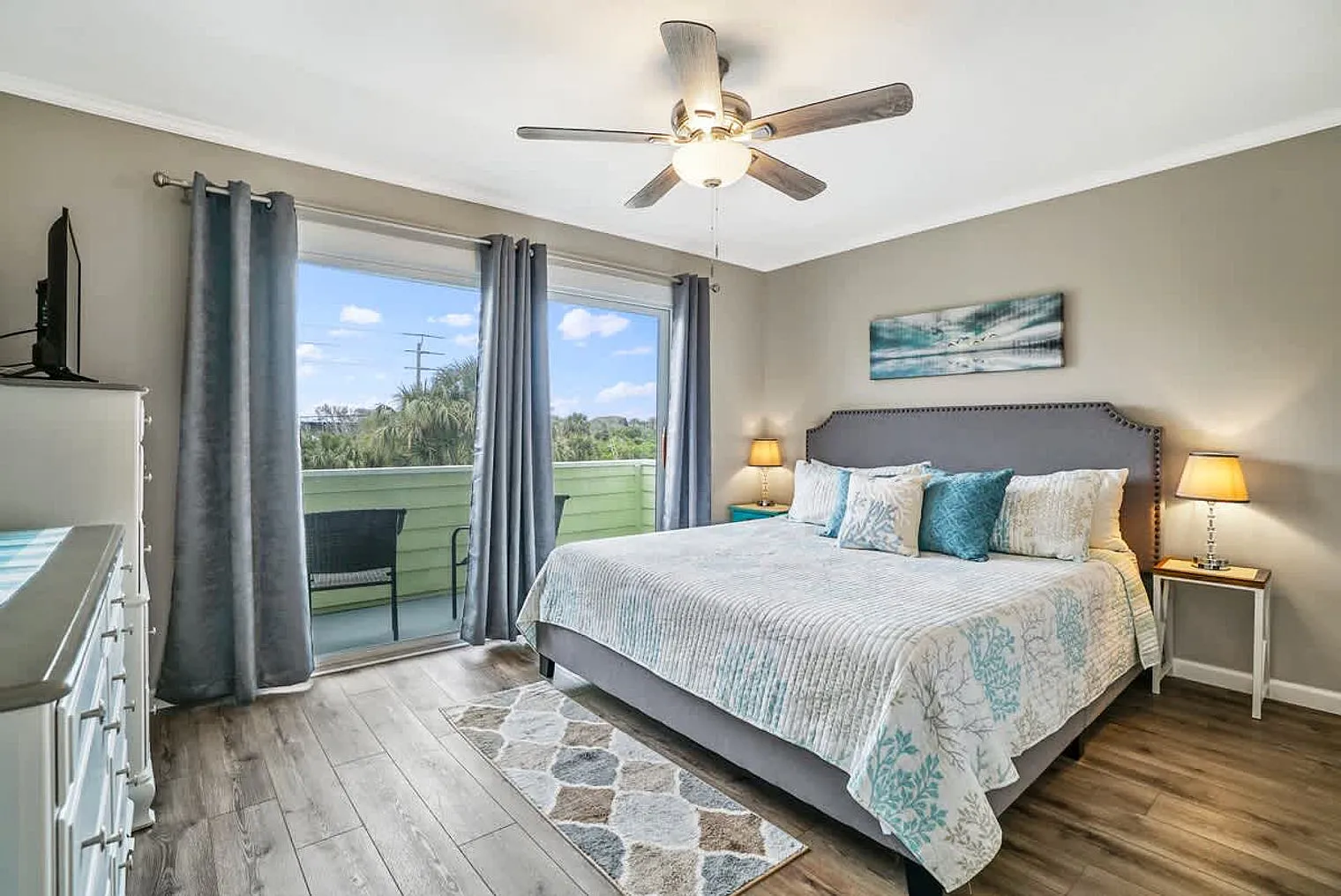 3 bed, 2.0 bath, 1517 sqft, $3,359 — Photo 3