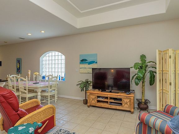 5th image of 132B E Acapulco St