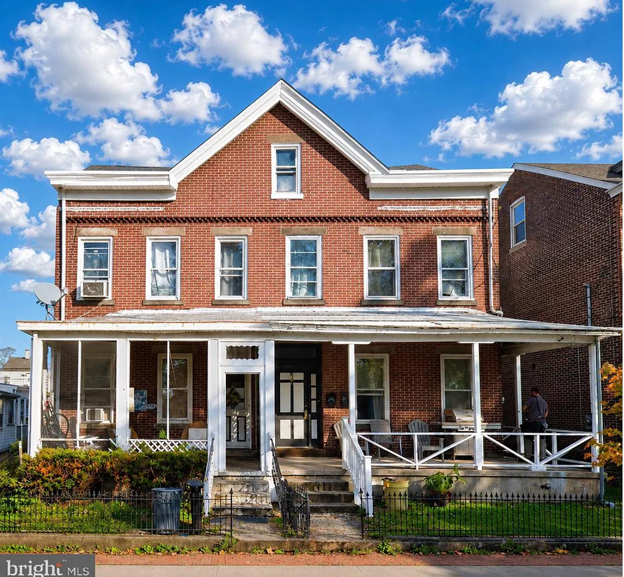 944 Lamberton St — Photo 1