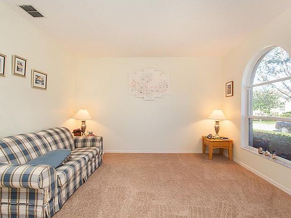 3rd image of 536 Lakehaven Cir