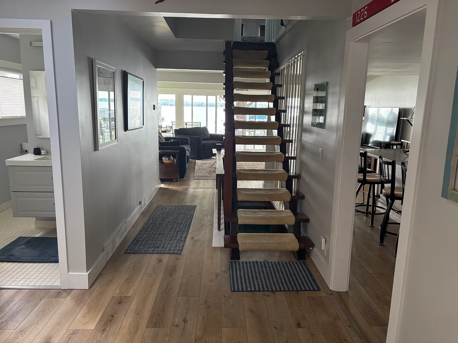 3 bed, 1100 sqft, $3,000 — Photo 4